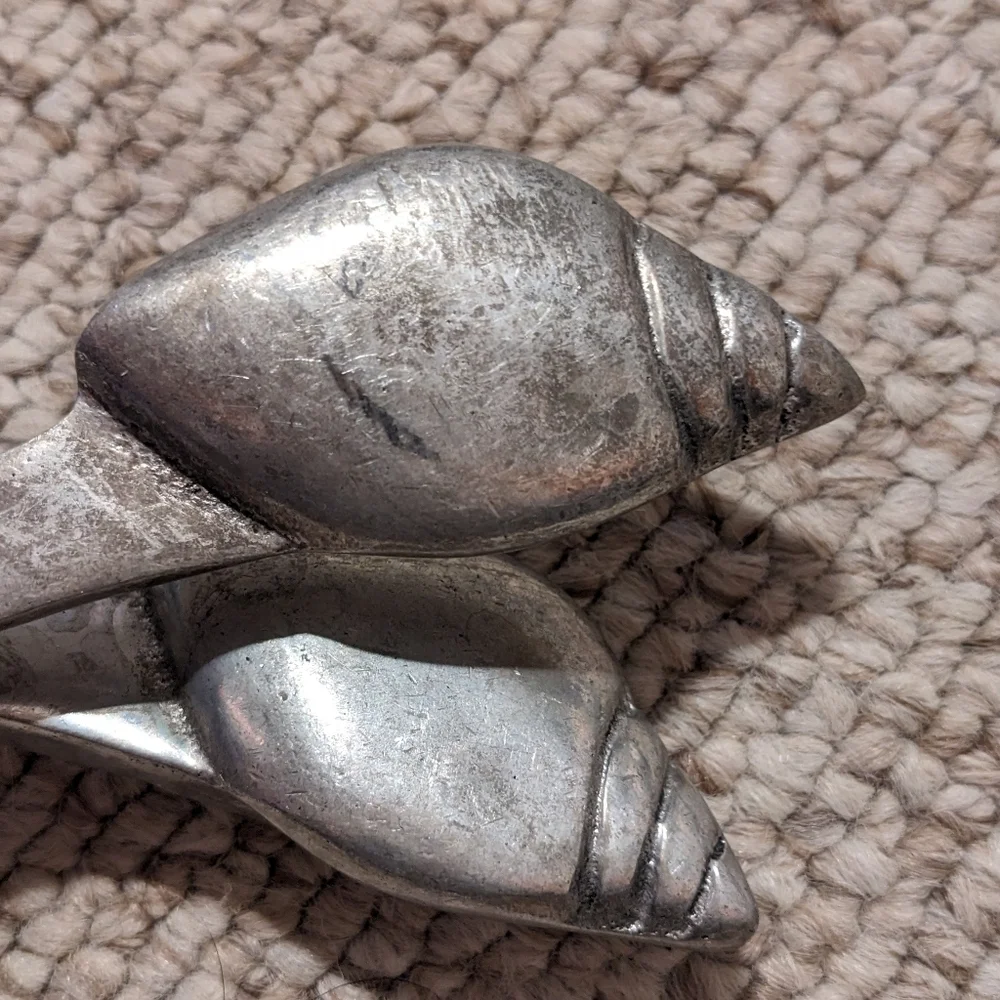 SHELL detail serving pieces, metal